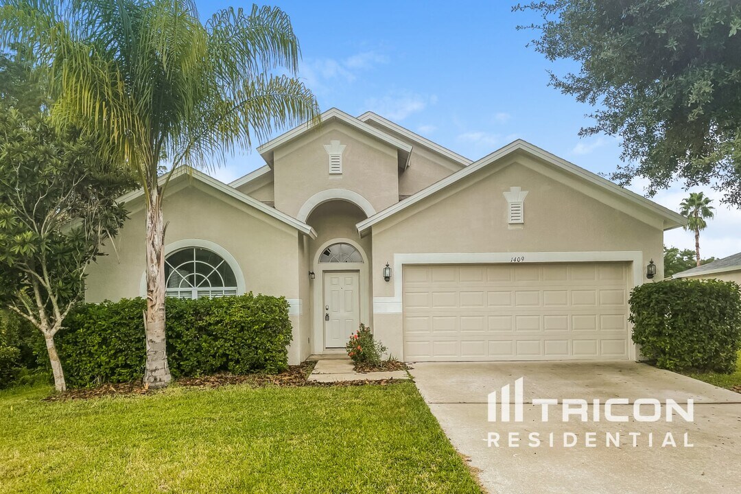 1409 Greely Ct in Zephyrhills, FL - Building Photo