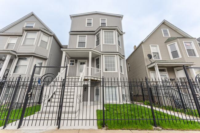 property at 1923 N Pulaski Rd