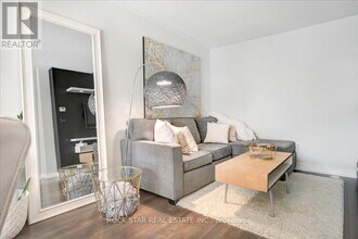 3035 Drumloch Ave in Oakville, ON - Building Photo - Building Photo