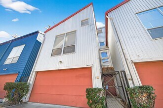 6911 Yellowstone Way Dr in Houston, TX - Foto de edificio - Building Photo