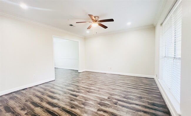 property at 1114 Knoll Crest Ct