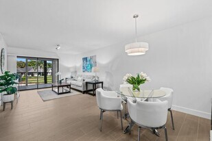 10092 Cedar Point Blvd, Unit 204 in Boynton Beach, FL - Building Photo