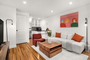 49 W 16th St in New York, NY - Building Photo