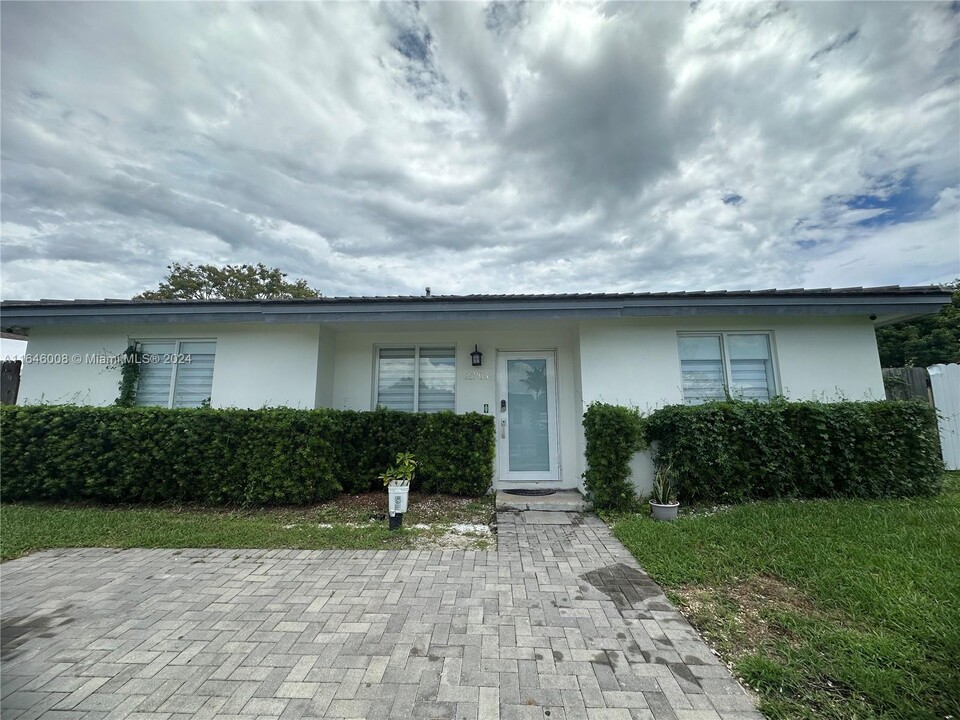 25705 SW 131st Ct in Homestead, FL - Building Photo