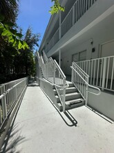9248 Collins Ave, Unit 105 in Surfside, FL - Foto de edificio - Building Photo