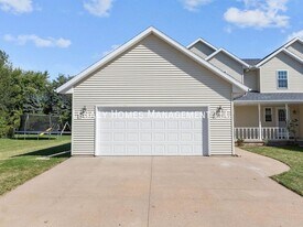 1091 Stillmeadow Ln in Menasha, WI - Building Photo