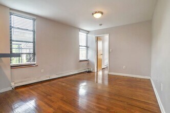 197 Newark Ave in Jersey City, NJ - Building Photo - Building Photo