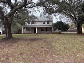 720 Valparaiso Blvd in Niceville, FL - Building Photo