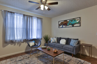 Whispering Woods Apartments in North Augusta, SC - Foto de edificio - Interior Photo