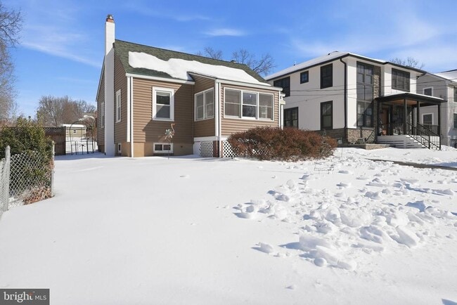 property at 1411 S Pollard St