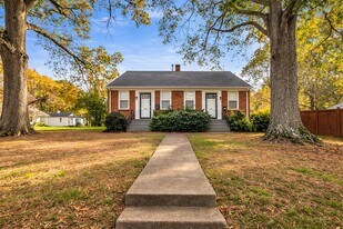 2405 Eastwood Ave in Memphis, TN - Building Photo