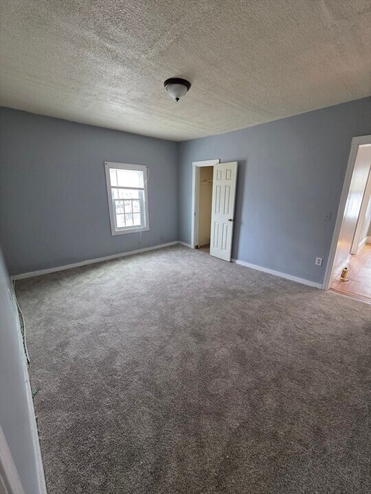 160 Laurel St in Fitchburg, MA - Building Photo