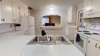 54 Burleigh Rd in Bangor, ME - Building Photo - Building Photo