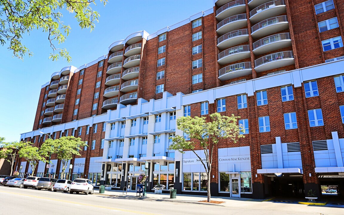 411 S Old Woodward Ave, Unit #924 in Birmingham, MI - Building Photo