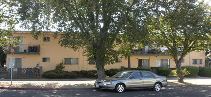 9201 Bancroft Ave in Oakland, CA - Building Photo - Building Photo