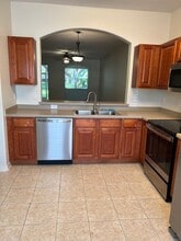 1140 Hillhurst Dr in Wesley Chapel, FL - Foto de edificio - Building Photo