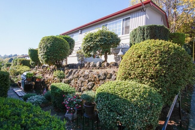 property at 5025 S Corbett Ave