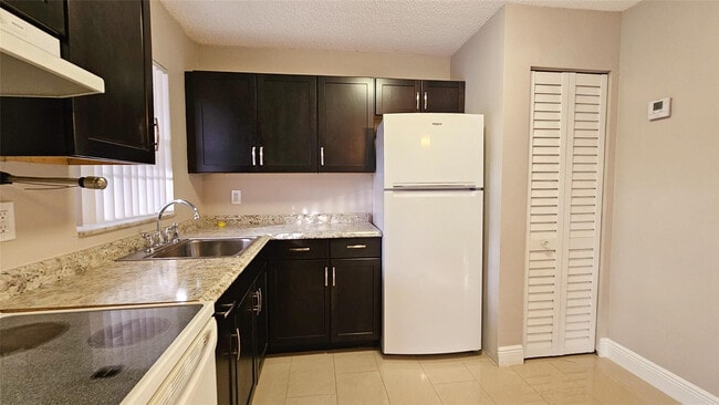 416 Lakeside Dr in Margate, FL - Building Photo - Building Photo