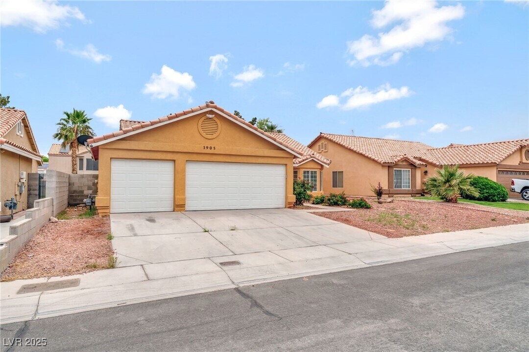 1905 Cam Mirada in North Las Vegas, NV - Building Photo
