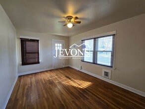 215 Tieton Ave in Naches, WA - Foto de edificio - Building Photo