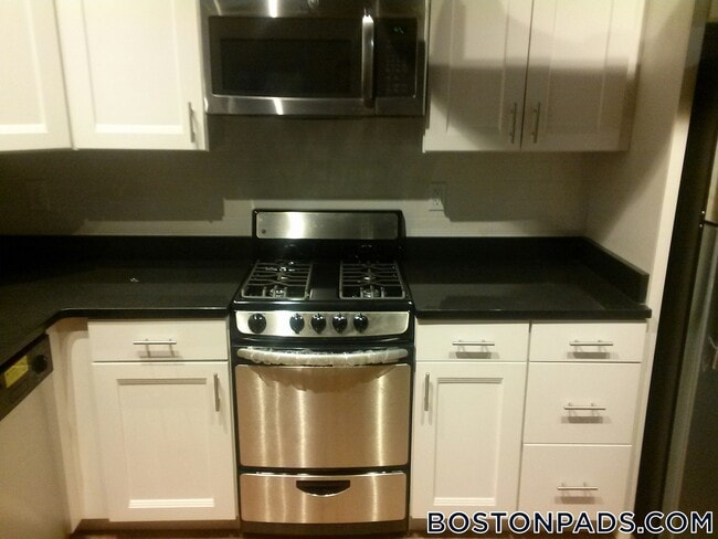 149 Park Dr, Unit B2 in Boston, MA - Building Photo - Building Photo