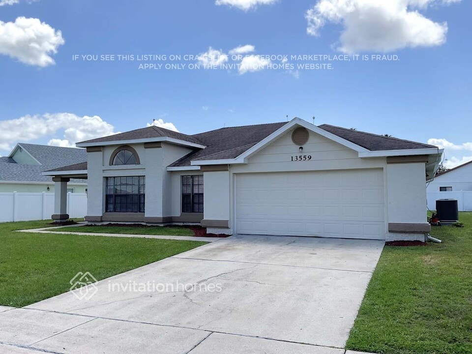 13559 Texas Woods Cir in Orlando, FL - Building Photo