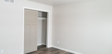 401 Roark Way in Amherst, WI - Building Photo - Building Photo