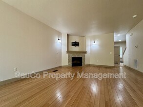 2061 NE 49th Way in Hillsboro, OR - Building Photo - Building Photo
