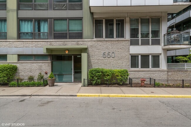 property at 660 W Wayman St
