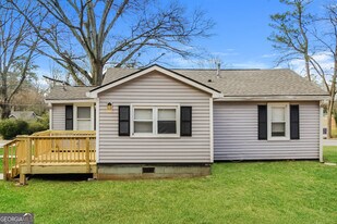 667 Mitchell Dr in Marietta, GA - Building Photo