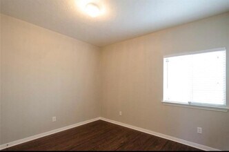 235 N Fowlkes St in Sealy, TX - Building Photo - Building Photo