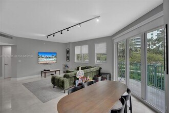 20000 E Country Club Dr, Unit 211 in Aventura, FL - Building Photo - Building Photo