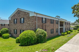 Plantation Condominiums in Tallahassee, FL - Building Photo