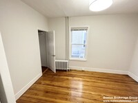 151 E Cottage St, Unit 2 in Boston, MA - Foto de edificio - Building Photo