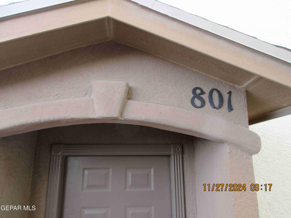 10051 Railroad Dr in El Paso, TX - Building Photo