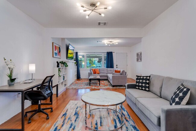 820 SW 26th Rd in Miami, FL - Building Photo - Building Photo