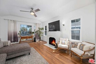 612 W 105th St in Los Angeles, CA - Foto de edificio - Building Photo