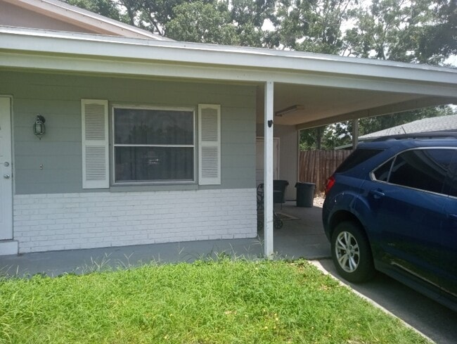 5875 70th Ave N in Pinellas Park, FL - Building Photo - Building Photo