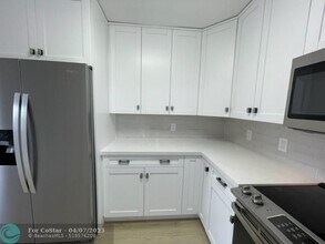 1930 SW 28th St in Fort Lauderdale, FL - Foto de edificio - Building Photo