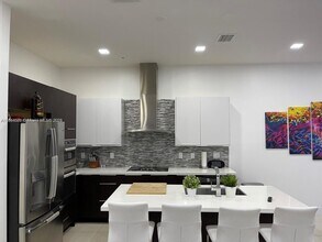 6650 NW 104th Path in Medley, FL - Building Photo - Building Photo