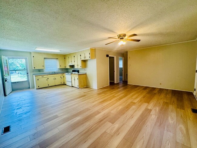 417 W Buckoak St in Stanley, NC - Building Photo - Building Photo