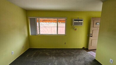 10216 Princess Sarit Way in Santee, CA - Building Photo - Building Photo