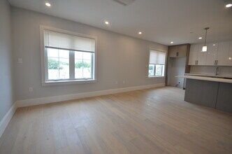 353 Market St, Unit 2 in Boston, MA - Building Photo - Building Photo