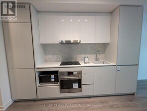 28 Interchange Wy in Vaughan, ON - Building Photo - Building Photo