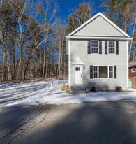 17 1st St in Kingston, NH - Building Photo