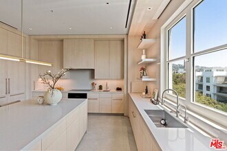 455 N Palm Dr in Beverly Hills, CA - Building Photo - Building Photo