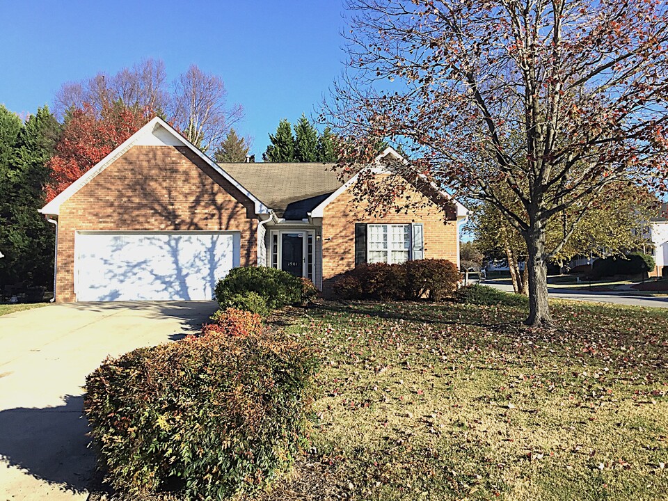 1901 Cahill Dr in Winston-Salem, NC - Building Photo