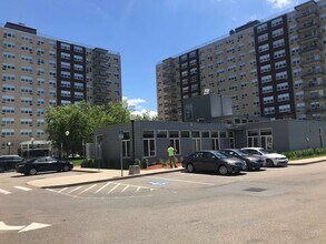 Clarendon Hill Towers in Somerville, MA - Foto de edificio - Building Photo