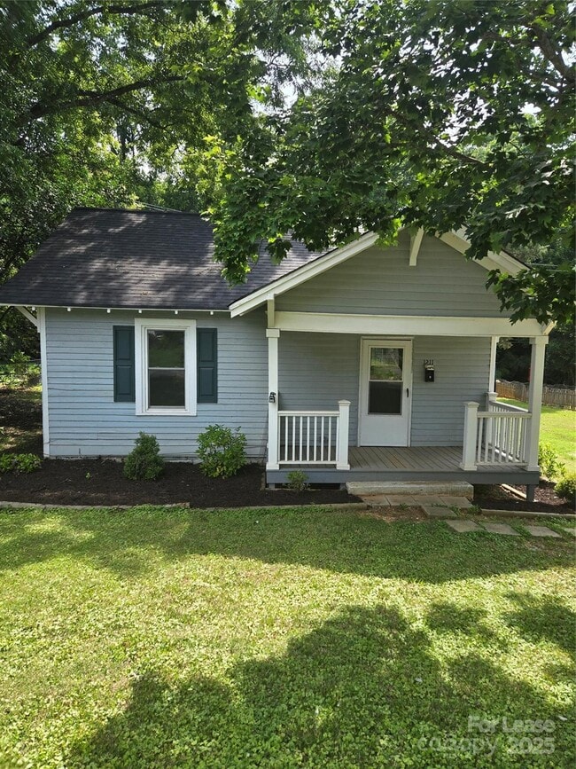 property at 1211 N Main St