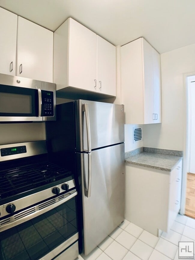 EAST 49 STREET in New York, NY - Foto de edificio - Building Photo